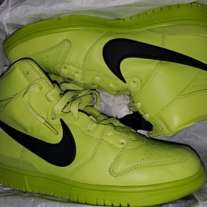 Brand new mens Nike sneakers size 9